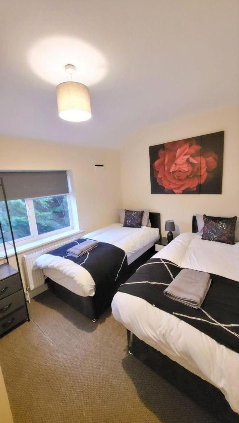 Warrington - House - Sleeps 10 - Parking - Garden Villa Eksteriør bilde